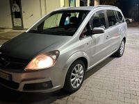 Usata Opel Zafira 150 CV (110 kW) 2008 Grigio Monovolume