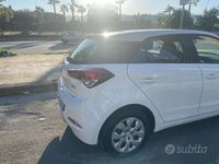 Usata Hyundai i20 75 CV (55 kW) 2016 Bianco Utilitaria