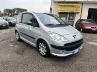 Usata Peugeot 1007 73 CV (53 kW) 2006 Argento Monovolume