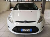 Usata Ford Fiesta Titanium 82 CV (60 kW) 2010 Bianco Utilitaria