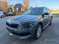 Usado Skoda Kamiq Style 90 CV (66 kW) 2022 Gris SUV
