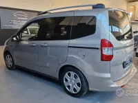 Usata Ford Tourneo Courier Titanium 100 CV (73 kW) 2015 Grigio Monovolume