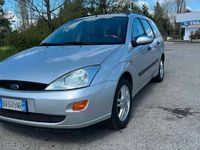 Begagnad Ford Focus 2001 Grå Kombi