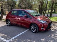Usata Toyota Yaris Hybrid Active 73 CV (53 kW) 2017 Rosso Berlina