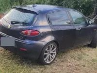 Usata Alfa Romeo 147 116 CV (85 kW) 2004 Bluazzurro Utilitaria