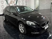 Usata Volvo V40 Momentum 120 CV (88 kW) 2017 Nero Berlina