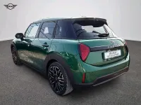 Usata Mini Cooper Favoured 150 kW (204 CV) 2025 Verde Utilitaria