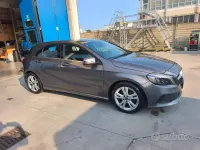Usata Mercedes A180 109 CV (80 kW) 2017 Grigio Utilitaria