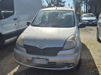 Usata Toyota Yaris Verso Sol 86 CV (63 kW) 2002 Grigio Monovolume