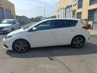 Usata Toyota Auris Hybrid Lounge 99 CV (72 kW) 2018 Bianco Berlina