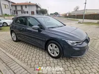 Usata VW Golf VIII Life 116 CV (85 kW) 2022 Grigio Utilitaria