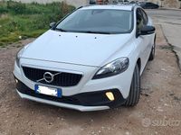 Usata Volvo V40 120 CV (88 kW) 2017 Bianco Berlina