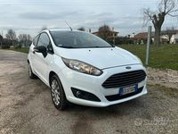 Usata Ford Fiesta 75 CV (55 kW) 2013 Bianco Utilitaria