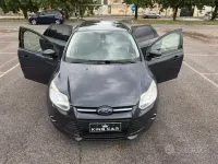 Usata Ford Focus Individual 116 CV (85 kW) 2014 Grigio Station wagon