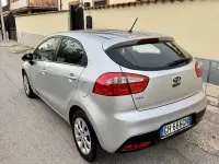 Usata Kia Rio 85 CV (62 kW) 2013 Grigio Berlina