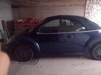 Usata VW New Beetle 105 CV (77 kW) 2007 Blu Utilitaria