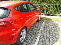 Usado Ford Fiesta 86 CV (63 kW) 2018 Rojo Utilitario