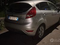 Usata Ford Fiesta Titanium 96 CV (70 kW) 2011 Grigio Utilitaria