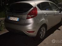 Usata Ford Fiesta Titanium 97 CV (71 kW) 2011 Grigio Utilitaria