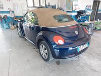 Usata VW New Beetle 105 CV (77 kW) 2006 Blu Utilitaria