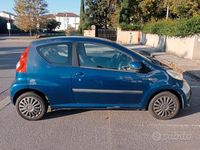 Usata Peugeot 107 68 CV (50 kW) 2005 Blu Utilitaria