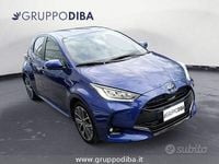 Usata Toyota Yaris Hybrid Lounge 131 CV (96 kW) 2024 Blu Berlina