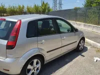 Usata Ford Fiesta Ghia 75 CV (55 kW) 2005 Grigio Utilitaria