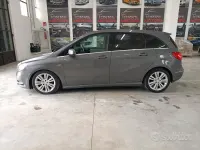 Usata Mercedes B180 Premium 109 CV (80 kW) 2012 Grigio Utilitaria