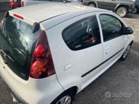 Usata Peugeot 107 Active 68 CV (50 kW) 2014 Bianco Utilitaria