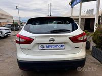 Usata Nissan Qashqai Tekna 110 CV (80 kW) 2015 Bianco SUV