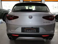 Usata Alfa Romeo Stelvio Executive 179 CV (131 kW) 2017 Argento SUV