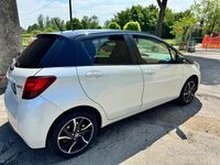 Usata Toyota Yaris 99 CV (72 kW) 2016 Bianco Utilitaria