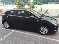 Usado Kia Rio 84 HP (61 kW) 2019 Preto Sedan