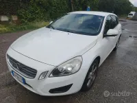 Usata Volvo V60 115 CV (84 kW) 2012 Bianco Station wagon