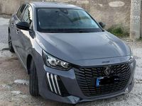 Usata Peugeot 208 Allure 101 CV (74 kW) 2024 Grigio Utilitaria