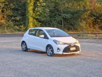 Usata Toyota Yaris Hybrid Active 73 CV (53 kW) 2016 Bianco Berlina
