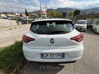 Używany Renault Clio V 101 KM (74 kW) 2023 Biały Sedan/Limuzyna