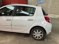 Brugt Renault Clio II Dynamique 75 HK (55 kW) 2010 Hvid Sedan