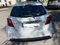 Usata Toyota Yaris 69 CV (50 kW) 2015 Bianco Berlina
