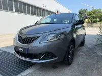 Usata Lancia Ypsilon 69 CV (50 kW) 2024 Grigio pietra metallizzato Utilitaria