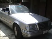 Usata Mercedes E300 220 CV (161 kW) 1994 Argento Cabrio