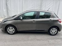 Usata Toyota Yaris Active 69 CV (50 kW) 2018 Marrone Berlina