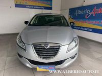 Usado Lancia Delta Silver 120 CV (88 kW) 2011 Plateado Utilitario