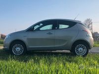 Usado Lancia Ypsilon Gold 85 HP (62 kW) 2015 Bege Citadino