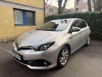 Usata Toyota Auris Hybrid Lounge 99 CV (72 kW) 2018 Argento Berlina