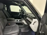 Usata Land Rover Defender SE Dynamic 200 CV (147 kW) 2025 Santorini black SUV