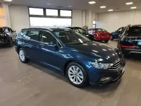 Usata VW Passat 122 CV (89 kW) 2022 Blu/azzurro Station wagon