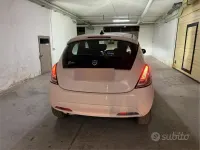Usata Lancia Ypsilon Gold 69 CV (50 kW) 2018 Marrone Utilitaria