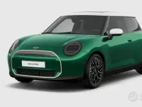 Usata Mini Cooper Favoured 135 kW (184 CV) 2024 Verde Utilitaria