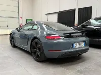 Usata Porsche 718 Cayman 300 CV (220 kW) 2018 Grigio Coupé